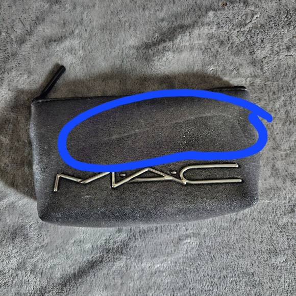New Mac cosmetic bag - Picture 5 of 7
